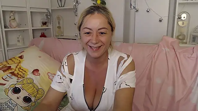 Chat +18 de _karolynesyera_ ao vivo