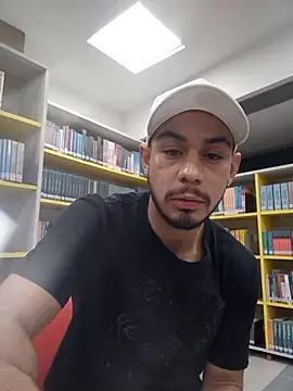 Show modela Taylor_DiamondBoy na web-kameri