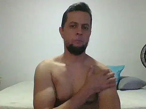 צ'אט XXX בשידור חי של TRIISTAN_KING10