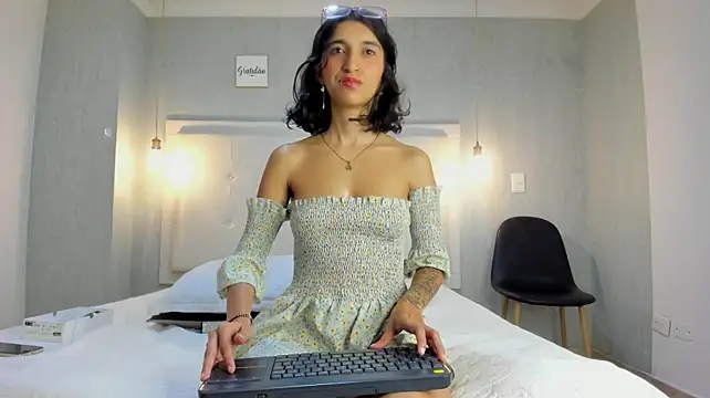 Chat +18 de Suxan_fox ao vivo