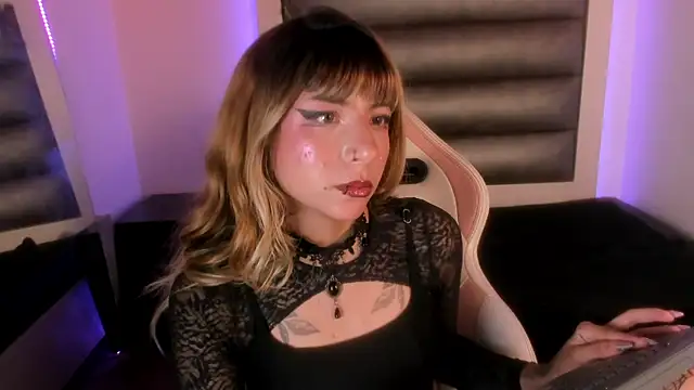 Chat +18 de adhalee_js ao vivo