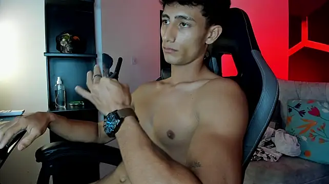 MaxiimoRomano_ Adlı Modelin Canlı XXX Sohbeti