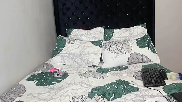 ConnieSmall24's Live XXX Chat