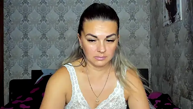 NicoletMoore 现场XXX聊天