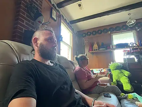luke42092 Live XXX Chat