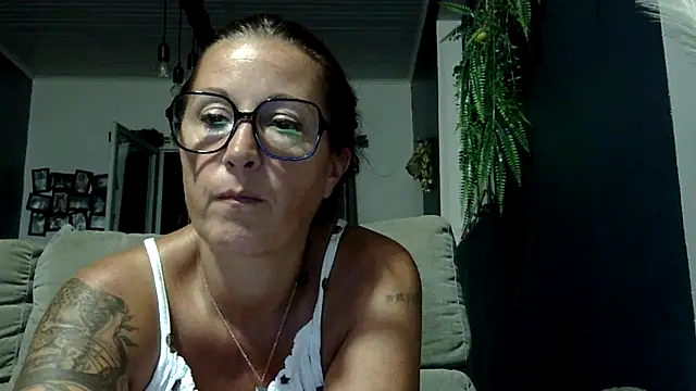 feline27's Webcam Show