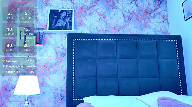 Angelique_Angell Show in webcam