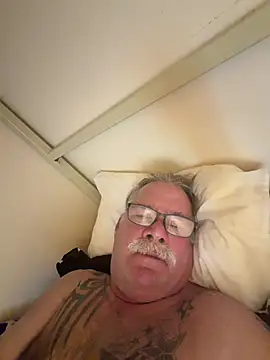Chatroom XXX en direct de Caesar_Baxter