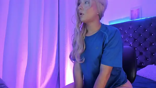 BellaRoge Show in webcam