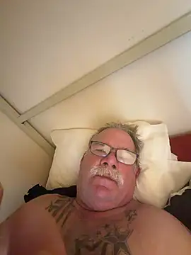 Chat +18 de Caesar_Baxter ao vivo