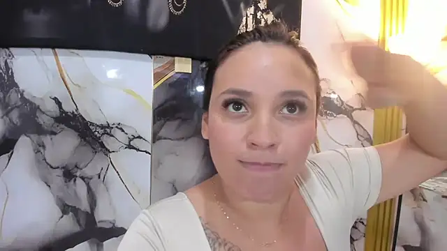 Chatroom XXX en direct de LizzRouse