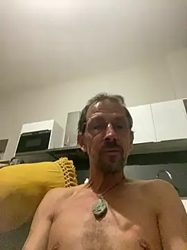 createur34 Show in webcam