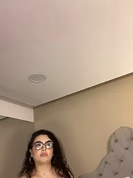 AlmaraRouge Adlı Modelin Canlı XXX Sohbeti