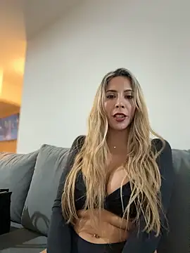 iam_sofia__ Show in webcam