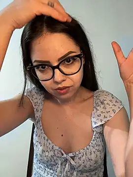 KaylaLewyss élő XXX-chatje