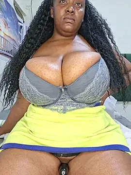 Thasha8 XXX чат на живо