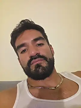 piggylatino: διαδικτυακό σόου στην κάμερα