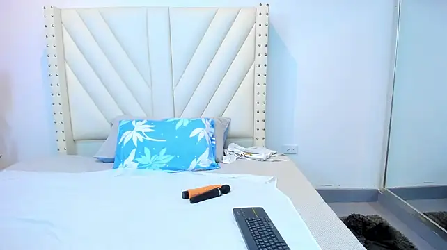 XXX chat uživo modela Paulynavera