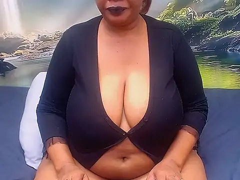 BLACKMILF4U's Live XXX Chat
