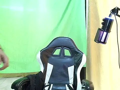 aronmiller404 Adlı Modelin Canlı XXX Sohbeti