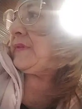 Chat +18 de JULIETA_21- ao vivo