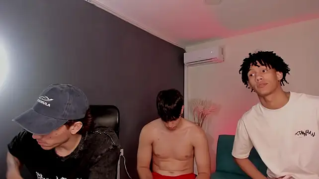 Handsomeboyss19 Live XXX Chat