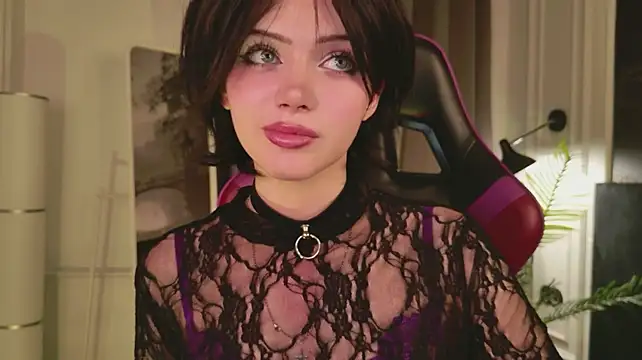 Dark_Divan Webbikameraesitys