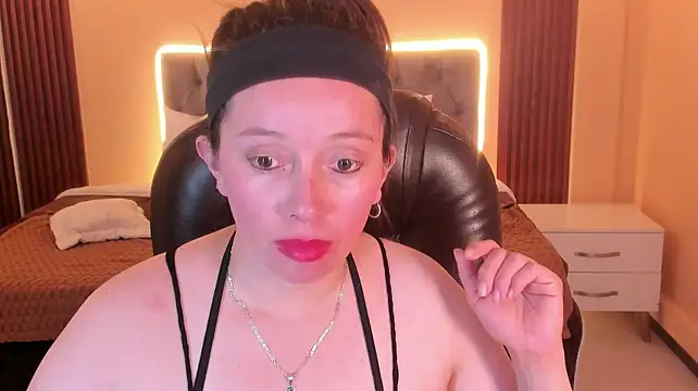 Victoria__blake_: онлайн-секс-чат