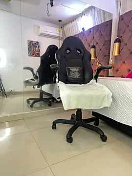 Auri__n Live XXX chat