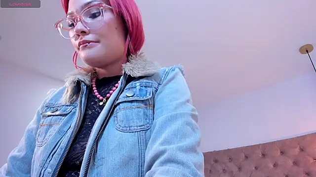 mae_lyra's Live XXX Chat