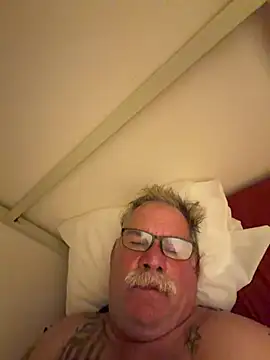 XXX chat uživo modela Caesar_Baxter