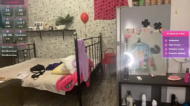 XXX chat uživo modela RedKittySquirrel