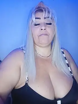 צ'אט XXX בשידור חי של BonniAdams