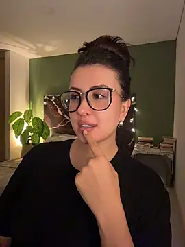 Chat +18 de EmaSaenz ao vivo