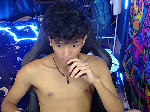 Webkamerová show hugekenbigcock