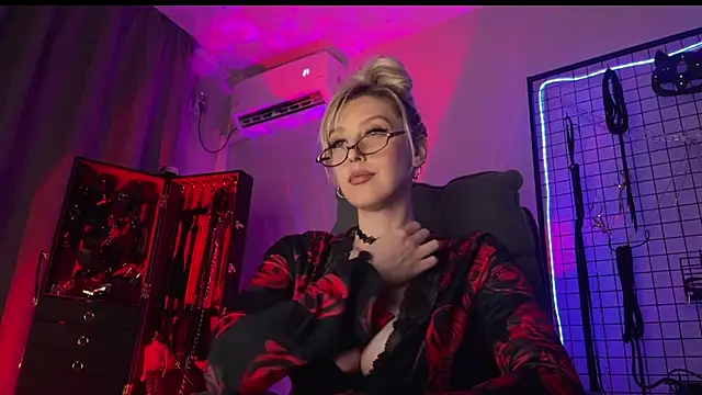 Pokazy przed kamerką – Liya_Liss
