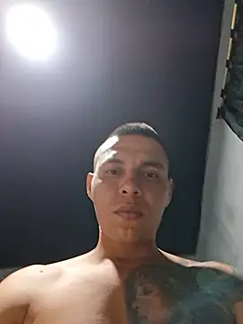 Andrezzz69 Show in webcam