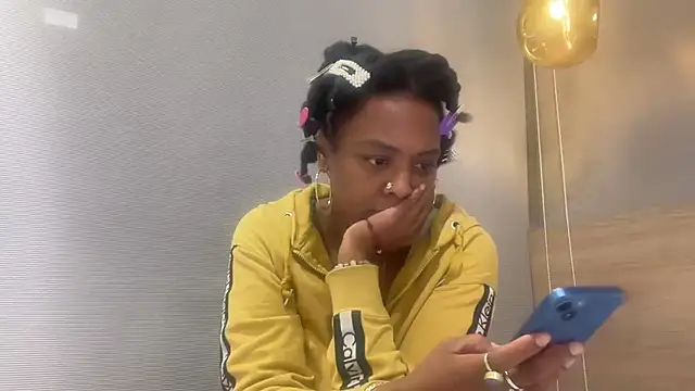 ChocolateCakeQueen's Live XXX Chat