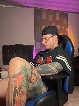 Czat XXX na żywo – LuciusV