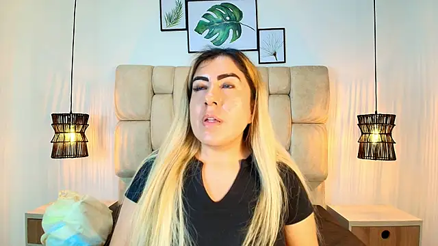 AdharaSmithh Adlı Modelin Canlı XXX Sohbeti