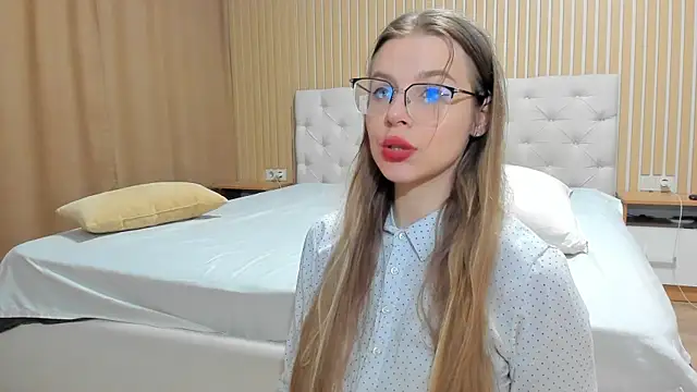 Mila_Polly_and_Forester_'s Webcam Show