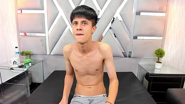 MikeHunteer XXX чат на живо