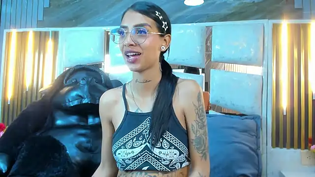 Chat +18 de KarlaSlutSkinny__ ao vivo
