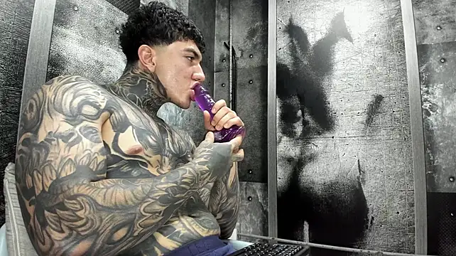 Gury_tattoo Chat XXX live