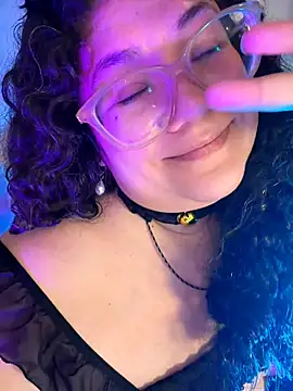 CurlyMilf_Vannexxxa Show in webcam