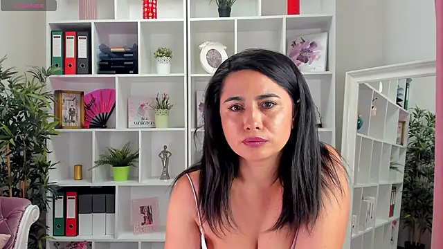 EmaBrownie's Live XXX Chat