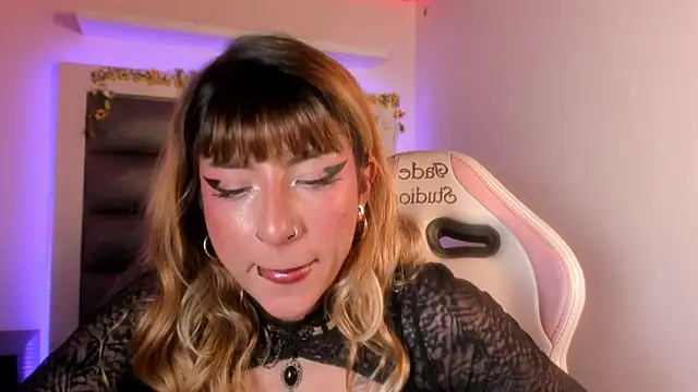 Chat XXX ao vivo de adhalee_js
