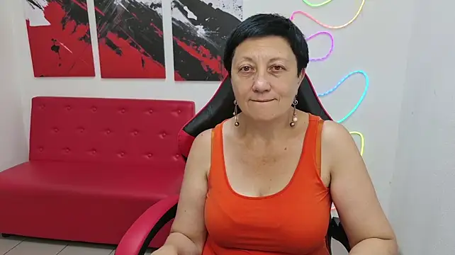 EmilyL0ve Chat XXX in diretta