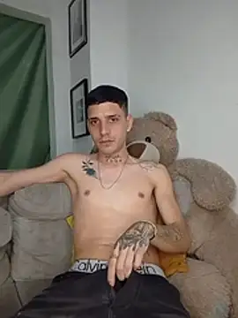 MaxHornyLatin webcam show