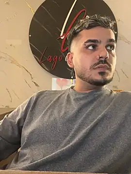 دردشة LatinBearX الجنسية المباشرة